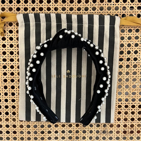 Lele Sadougi - Black Velvet Pearl Knot Headband - Picture 1 of 2